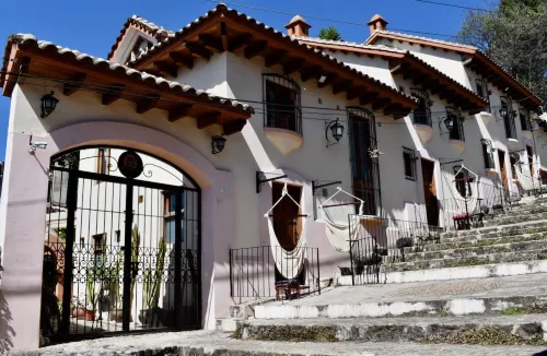 Magnolias Boutique Suites & Spa