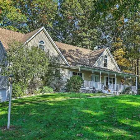 Pet-Friendly Grand Pine Bush Retreat on 2 Acres!