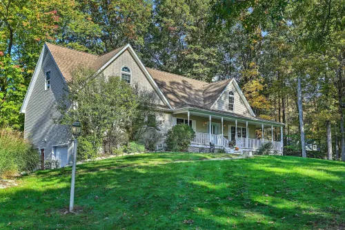 Pet-Friendly Grand Pine Bush Retreat on 2 Acres!