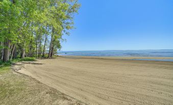 Private Beach and Deck Spacious Lake Michigan Home