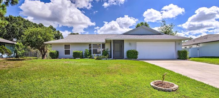 Bright Sebastian Home w/ Pool ~ 7 Mi to Beach! Hotels in Sebastian