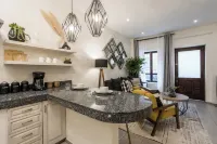 1BR Rooftop King Suite Casita in Centro - Bungalows