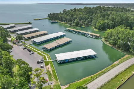 Coldspring Cottage < 1 Mi to Lake Livingston!