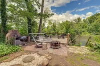 Family-Friendly Riverhouse Fishing and Hot Tub - Wifi