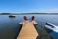 Charming 2BR Lakefront Cottage on Serene Cobbossee w/ Kayaks, A/C