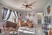 Private Yard & Fire Pit: Pet-Friendly Midway Abode - Parkplatz
