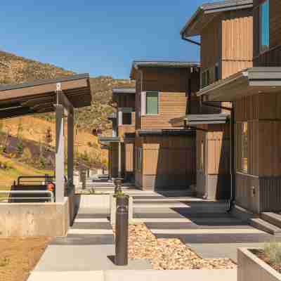 Apex by Luxury Mountain Destinations Hotel Exterior