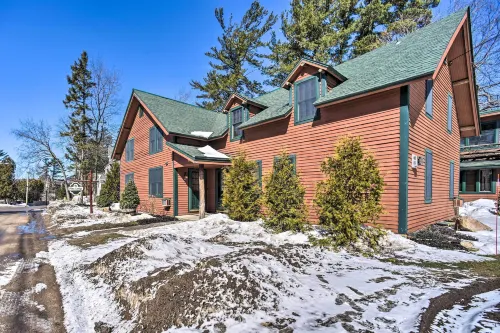 Cozy Condo by Mirror Lake, 1 Block to Downtown! - Kylpylä