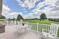 Charming Williamstown Retreat w/ Private Yard - 3-stjärniga