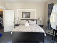 Douglas Guest House Hotels in Greater Vancouver