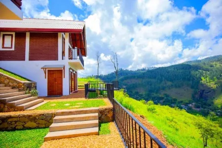 Dowa Elegance Resort Отели рядом с достопримечательностью «Литл Адамс Пик»