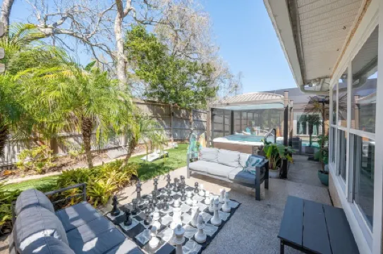 7Bd/5BA, Heated Pool @ the Beach! Game Garage, Mini Golf, & More! 10Min to DT