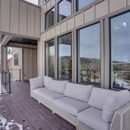 Spacious Utah Escape w/ Balcony & Mountain Views!