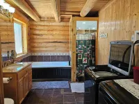 Cozy cabin with Fiber and AC in peaceful Vernal
