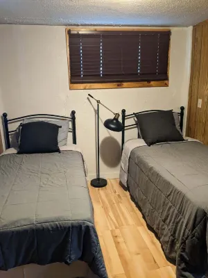 Cozy rural cottage less than 10 minutes from Regional West Medical Center