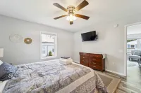 Private Beach Access and Stunning Views - Charming Spacious Escape Hotels in Greenbush Township