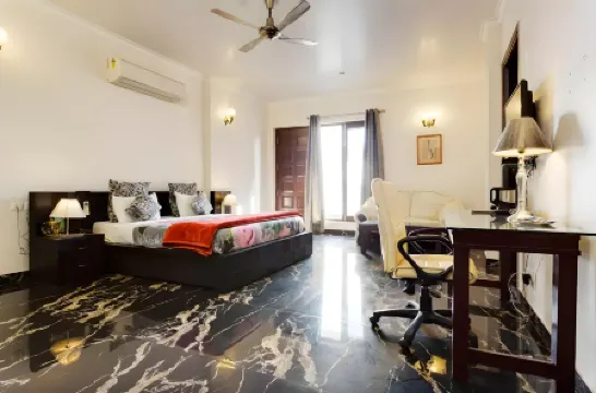 棲息喬木套房酒店