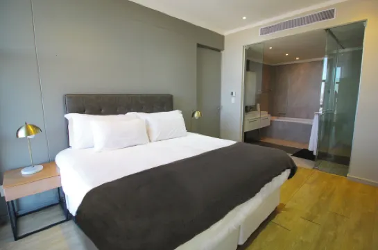 Sandton Smart Apartment Sixteen