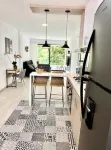 Modern 301 apartment w/AC + Parking