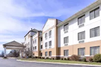 Holiday Inn Express & Suites Madison Hotel di Madison