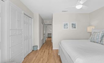 Blue Marlin by Avantstay Beachfront w/ Views, Pool Access, Beach Chairs