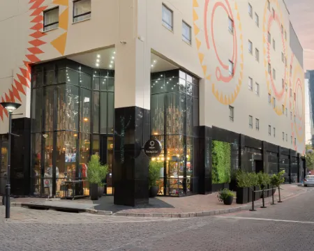 โรงแรมโอโนโม โจฮันเนสเบิร์ก แซนด์ตัน โรงแรมในแซนด์ตัน