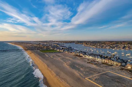 Beach Break by AvantStay Oceanfront View Patio Отели рядом с достопримечательностью «Шерман Лайбрари & Гарденс»