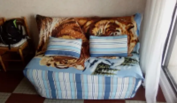 Rent t1 bis 50 m from the beach. Large south-facing balcony with sea view