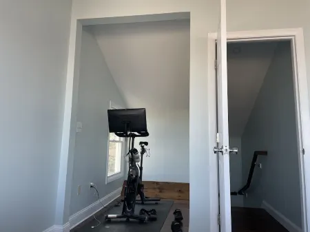 Little Compton: Sweeping ocean view, 5min walk 2 beach, big yard w/ patio, 4 BRs