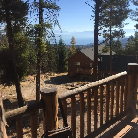 Gated Luxury Queen Bed Cottage Sleeps 2 Air Conditioning Kitchenette EV Charger