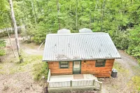 Fire Pit & Forest Views: Secluded Murphy Cabin! - Wifi