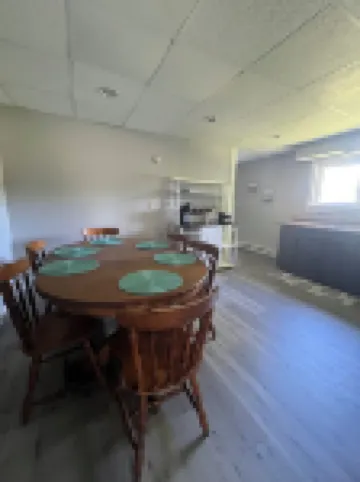 Right off the strip within walking distance to all shops, bars & restaurants.