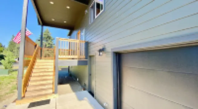 New Riverfront Retreat Home on 1 Acre - WiFi, A/C, Covered Deck and Spa