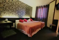 Le Merle Blanc Hotels in Gueugnon