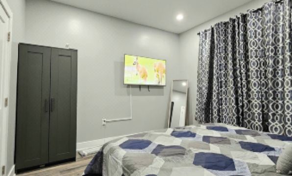 Cozy Home near City Center with Hot tub