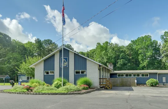 游泳池和碼頭通道：劉易斯之家，帶圍欄庭院！