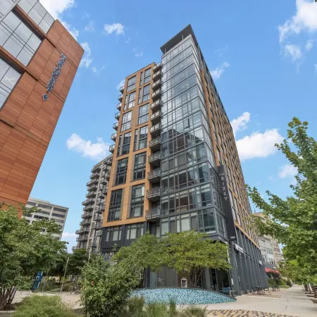 Placemakr Marymount Ballston Arlington, Apartments by Hilton Отели рядом с достопримечательностью «Арлингтон-хаус»