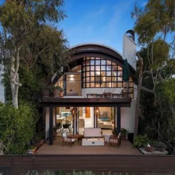 Newly Remodeled Luxury Waterfront Home on Venice Canal with Jacuzzi