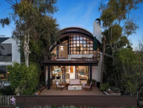 Newly Remodeled Luxury Waterfront Home on Venice Canal with Jacuzzi