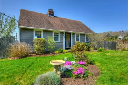 Amazing SALTWATER FRONT on Follins Pond!! 4bdrm/2bth Отели в г. Деннис