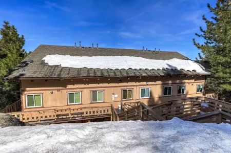 Mile High Mountain - Carson Valley Views Отели в г. Стейтлайн