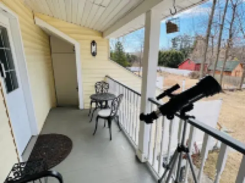 Cozy loft apartment in Stockade district walk to restaurants & bars AC & WiFi キングストンのホテル