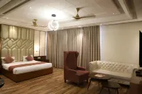Hotel West End View A Unit of Hotel SC Residency فنادق في زيراكبور