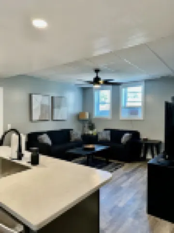 Charming 1-bedroom apartment downtown Frankfort 3 blocks from the beach!