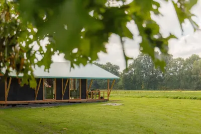 Luxury Lodge in Reesprong with Garden Fire Pit Отели в г. 