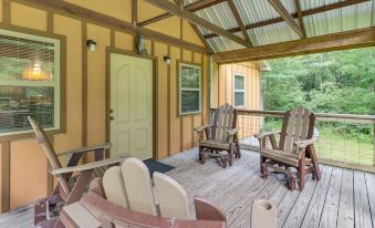 3 Mi to Little River Canyon Scenic Alabama Cabin