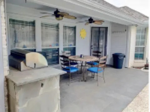 Pool Hot Tub Game Room Arcade Fast Wi-Fi Fire Pit Dog Friendly! Hotels in Mansfield