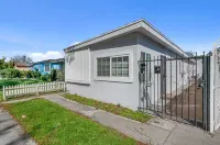 Modern Apartment Near Disneyland - Free Parking