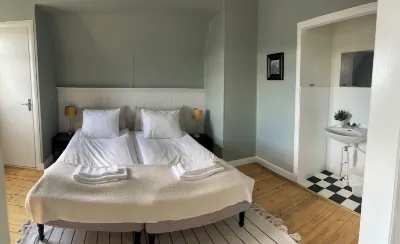 Hotell Vik Hotels near Övralid - V von Heidenstams hem