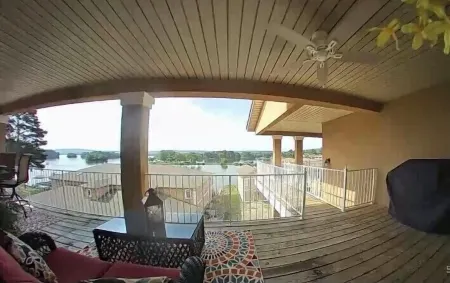 Relaxing Lake View Condo